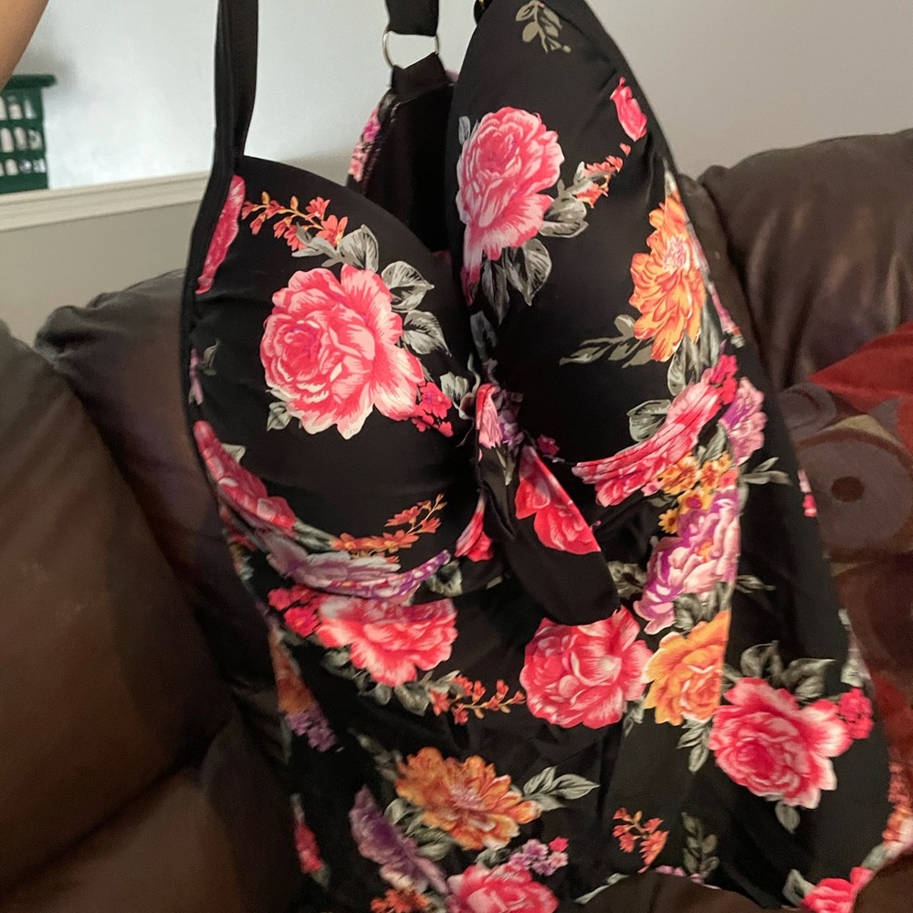 Women’s swim suit